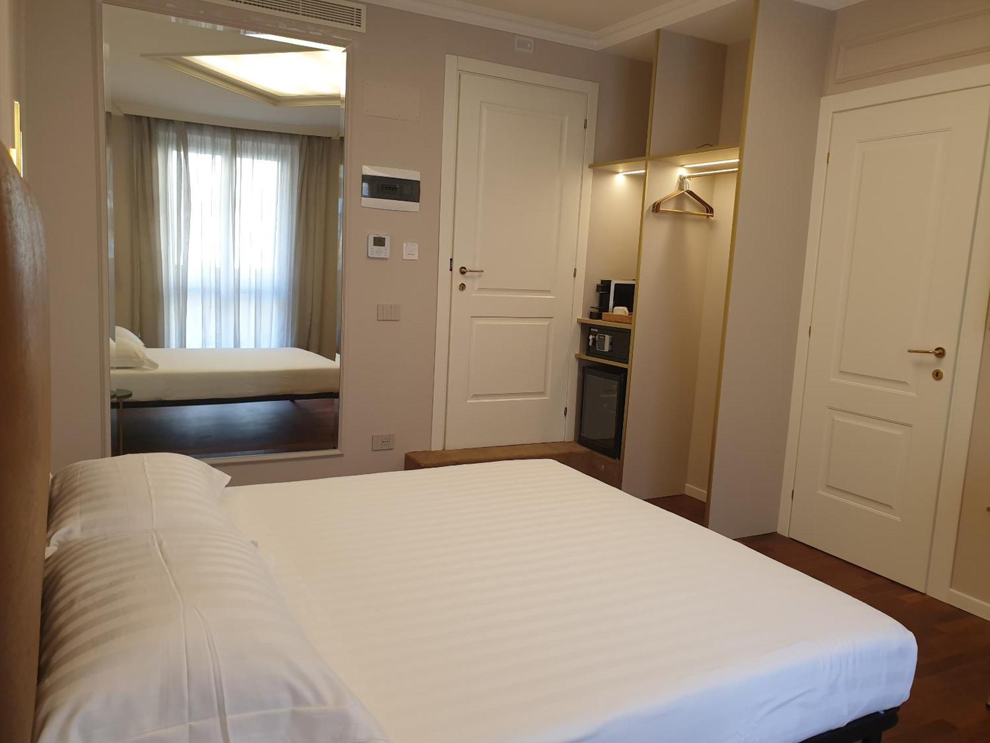 Appian Private Suites โรม ภายนอก รูปภาพ